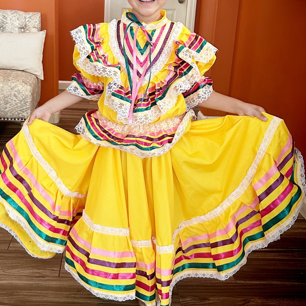 6t folkloric dress
